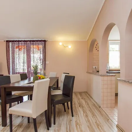 Dom wakacyjny Pet Friendly In Labin With Wifi