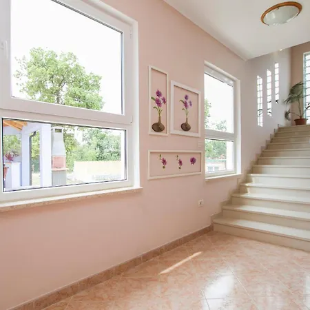 Dom wakacyjny Pet Friendly In Labin With Wifi Strmac