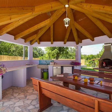 Dom wakacyjny Pet Friendly In Labin With Wifi *