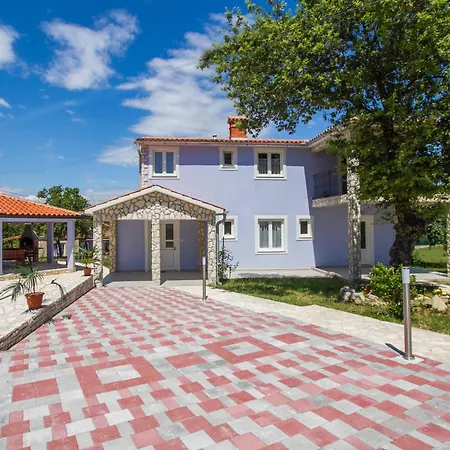 Pet Friendly In Labin With Wifi