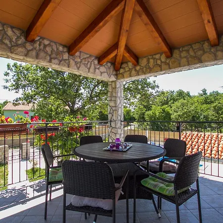 Dom wakacyjny Pet Friendly In Labin With Wifi Strmac