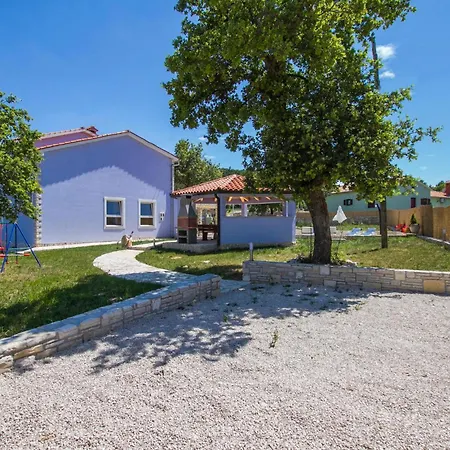 Dom wakacyjny Pet Friendly In Labin With Wifi *
